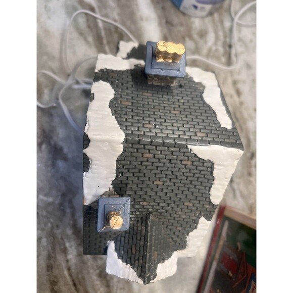 Lemax Vail Village  Johann’s Chalet-Inn Porcelain Village 2011 Chalet Inn RARE - Picture 9 of 15